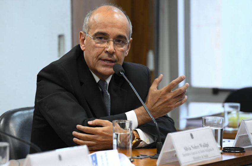 Presidente do CFM que foi contra a aprovação do CBD reconhece os seus benefícios