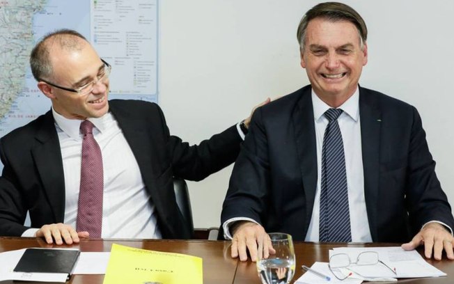 Quem é André Mendonça (indicado ao STF) e qual a relação com a cannabis